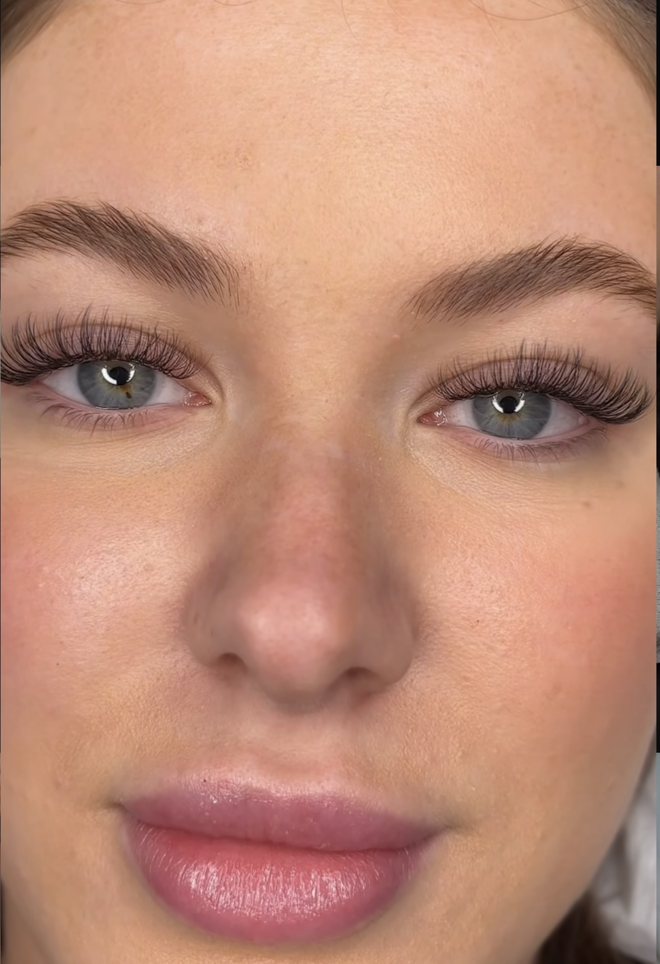 Hybrid lash extensions at Maison Montclair